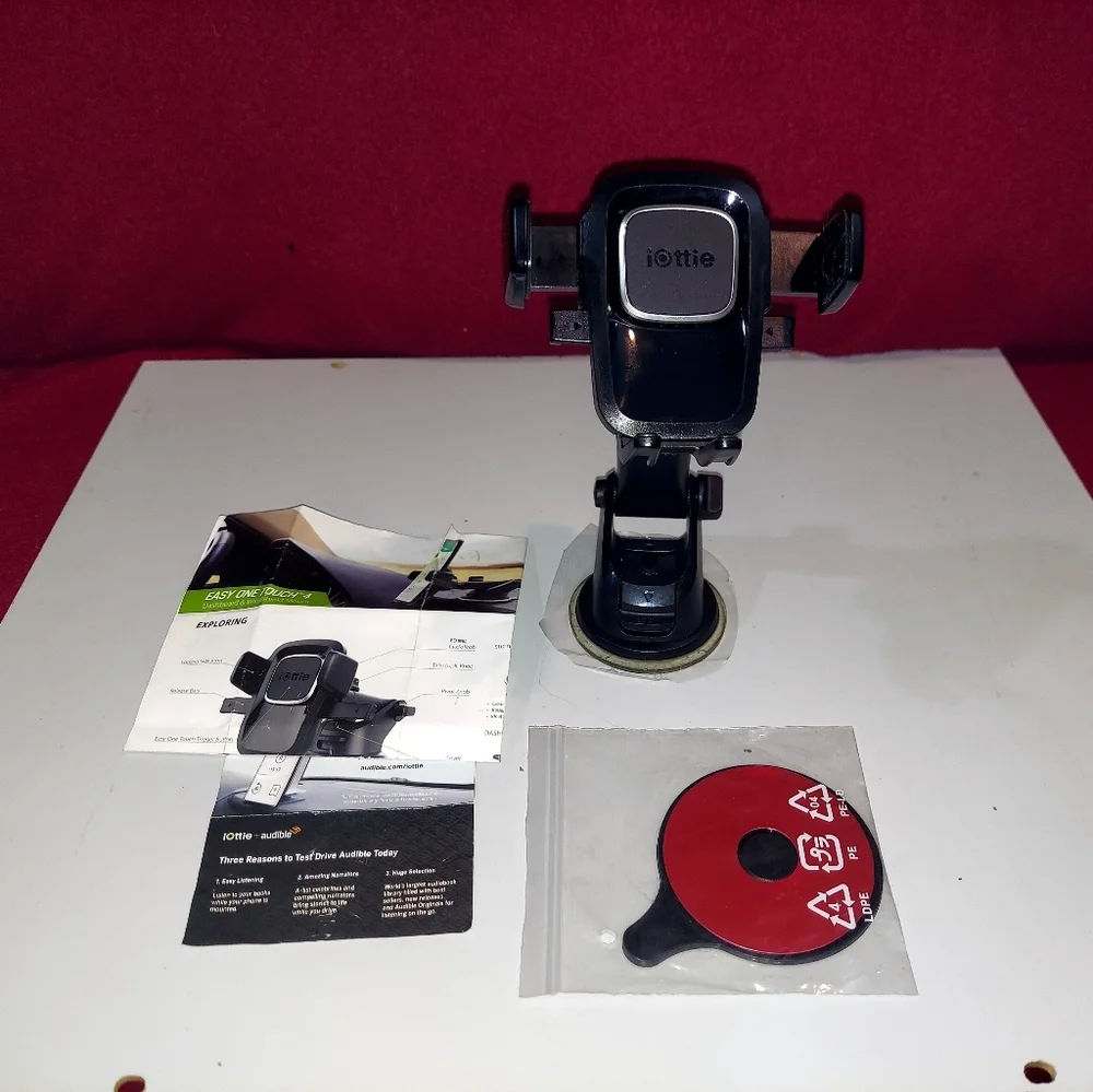 Nwot Iottie Easy Touch 4 Dashboard & Windshield Mounted Cellphone Holder